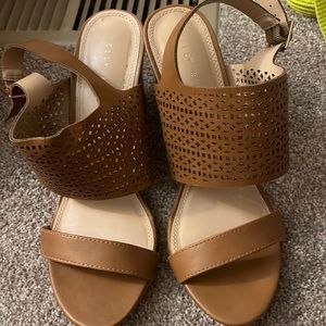Kelly and Katie Brown summer sandals size 9